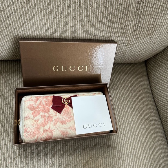 Gucci EUC Floral Cream and Pink Women's Wallet And Gucci box - Picture 11 of 16